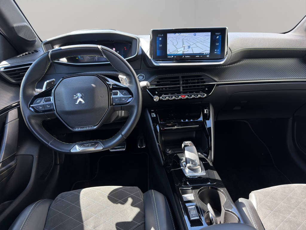PEUGEOT 208 1.2 PureTech 130 GT Pack-image-8