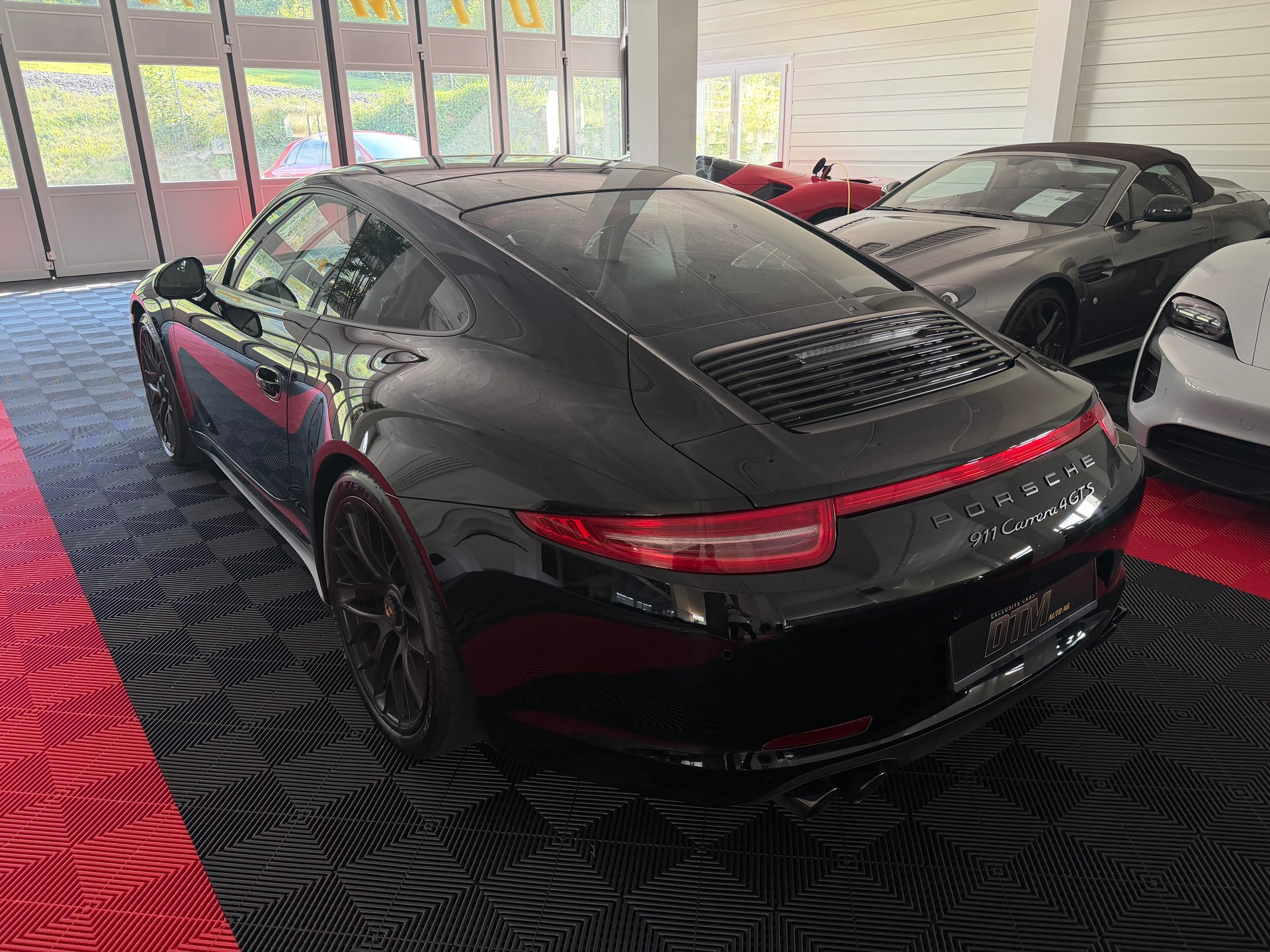 PORSCHE 911 Carrera 4 GTS-image-2