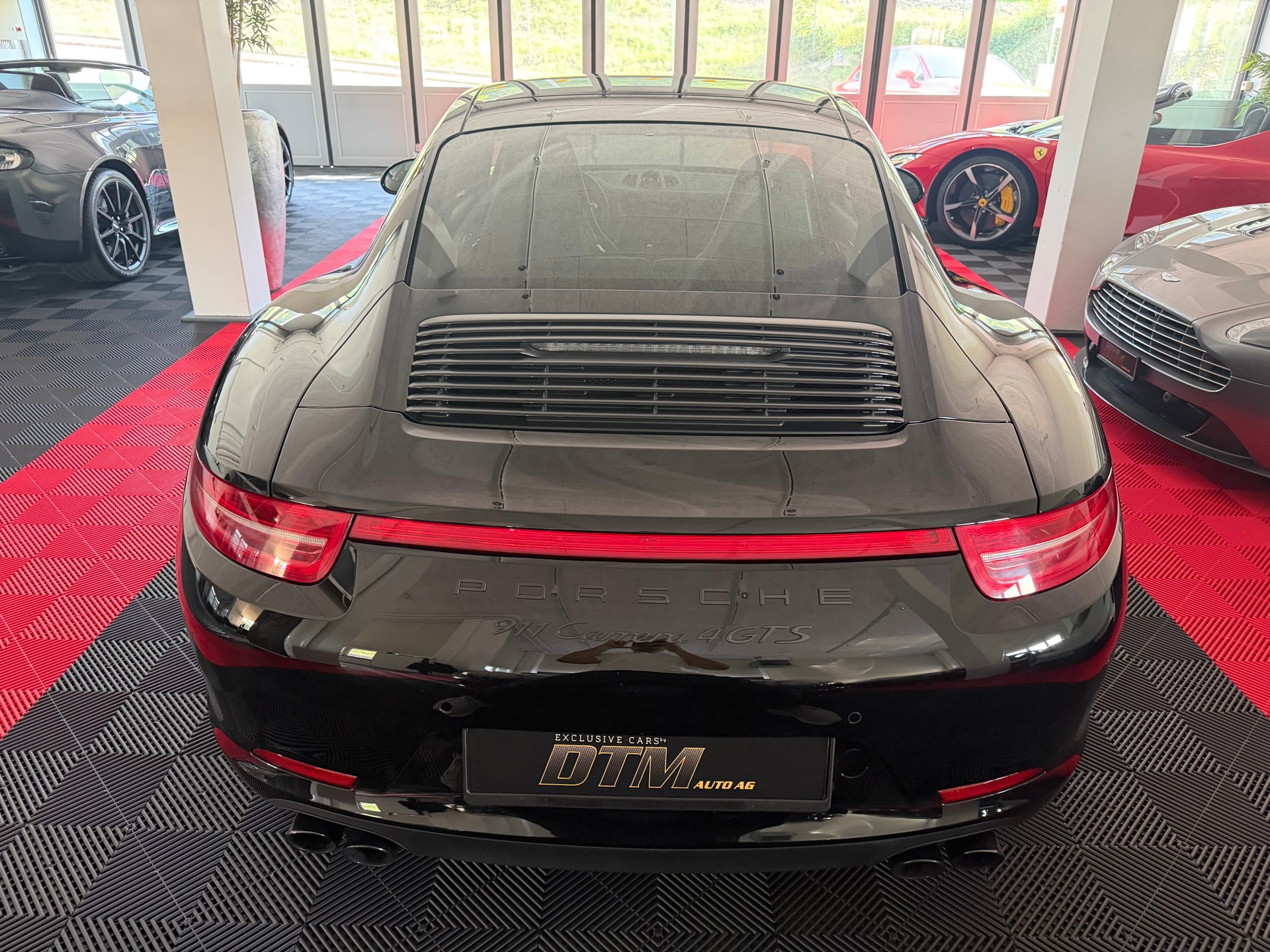 PORSCHE 911 Carrera 4 GTS-image-3