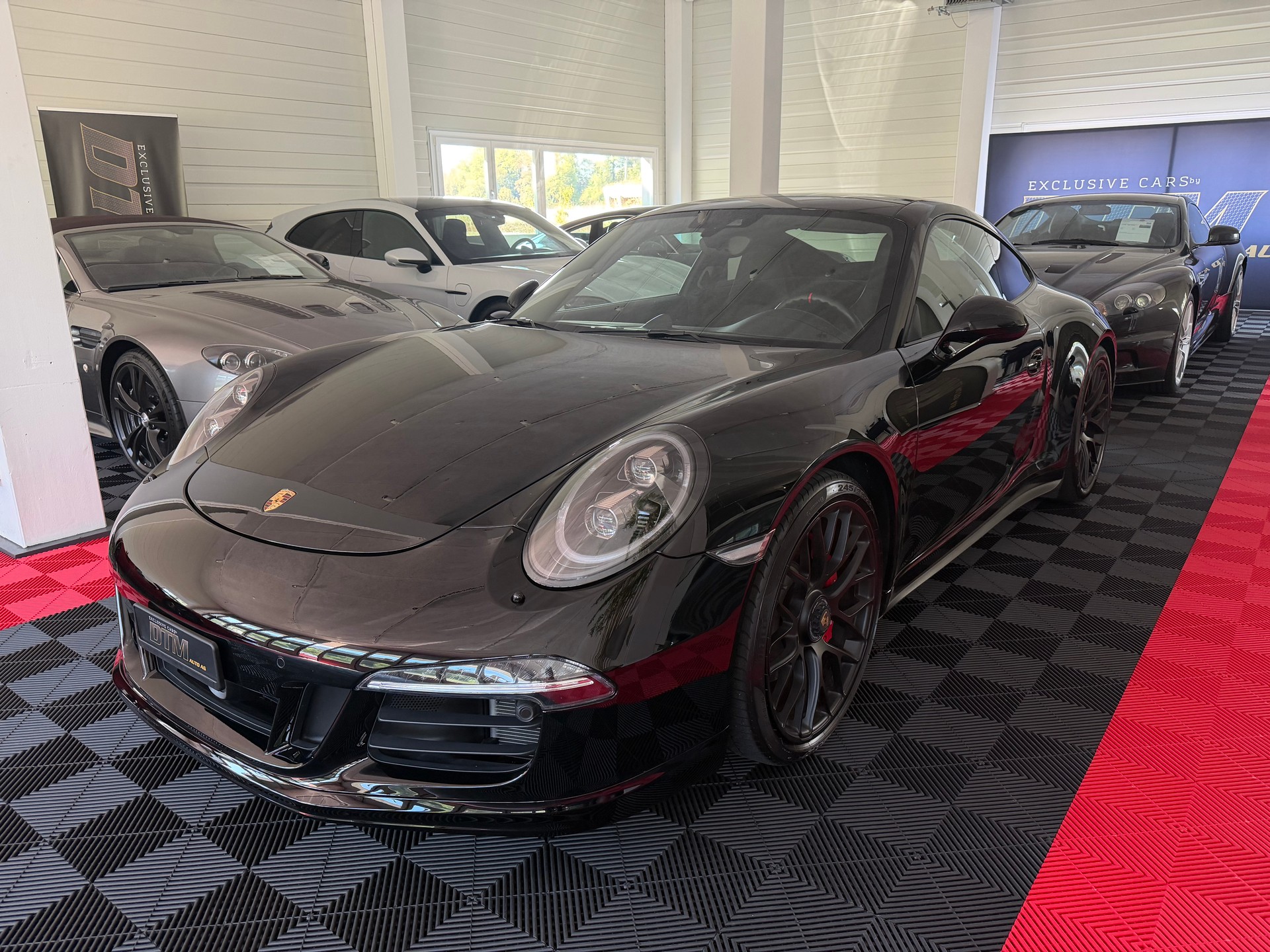 PORSCHE 911 Carrera 4 GTS-image-0
