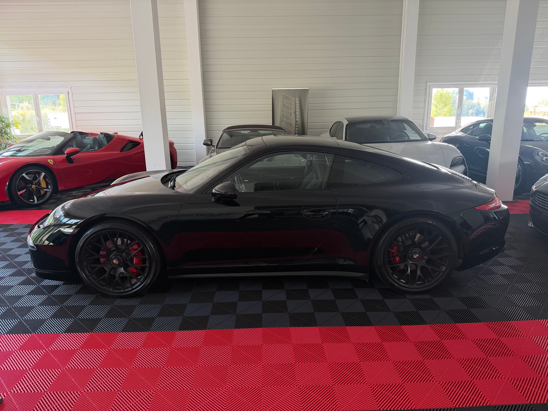 PORSCHE 911 Carrera 4 GTS-image-1