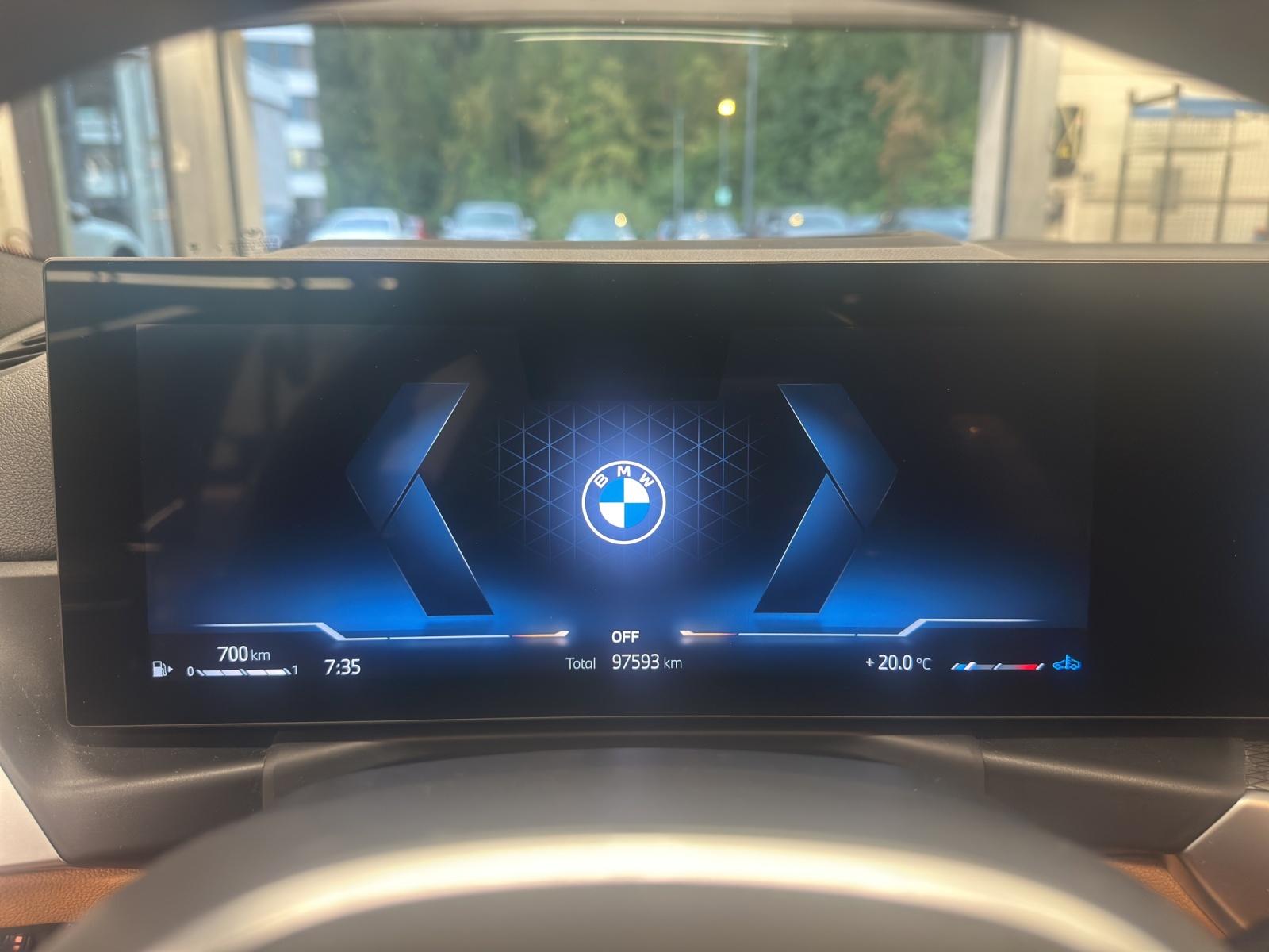 BMW 330i xDrive Touring M AERODYNAMIKPAKET-image-11