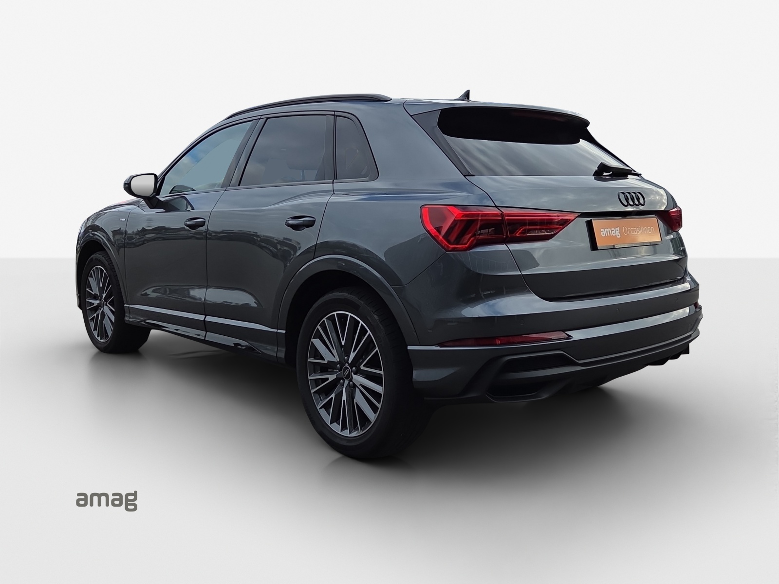 AUDI Q3 40 TFSI S line quattro S-tronic-image-2