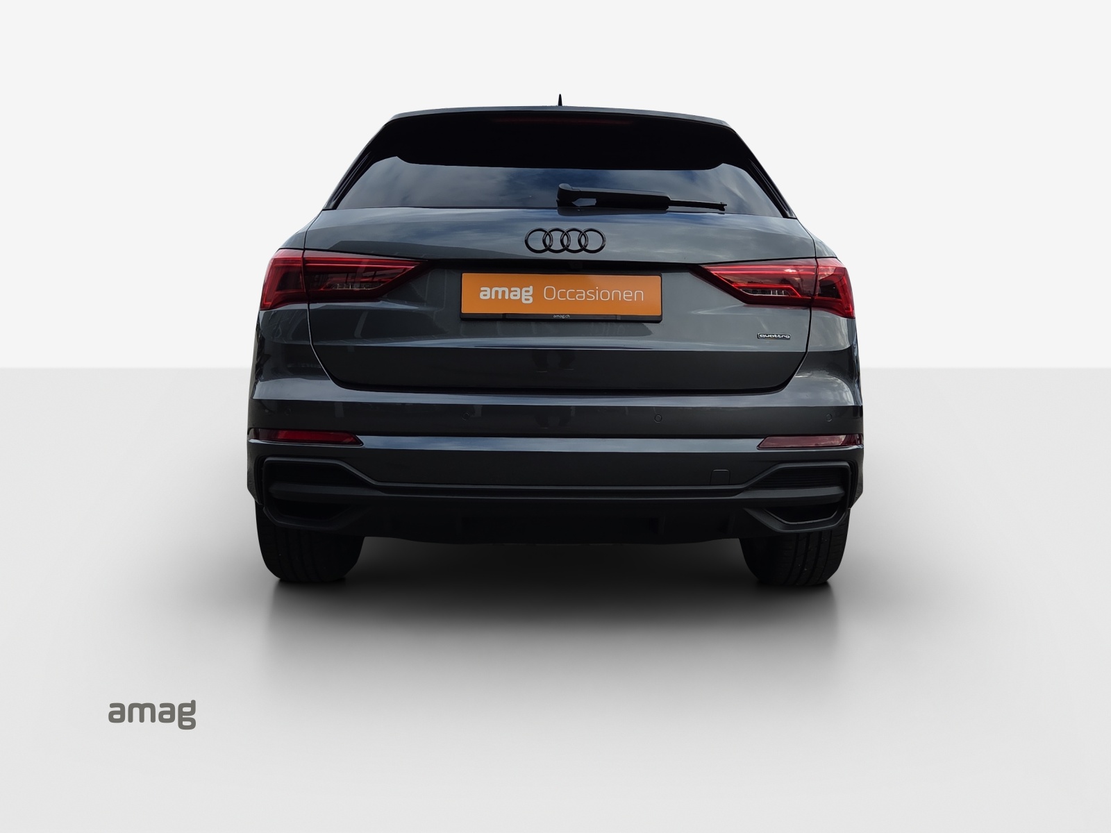 AUDI Q3 40 TFSI S line quattro S-tronic-image-3