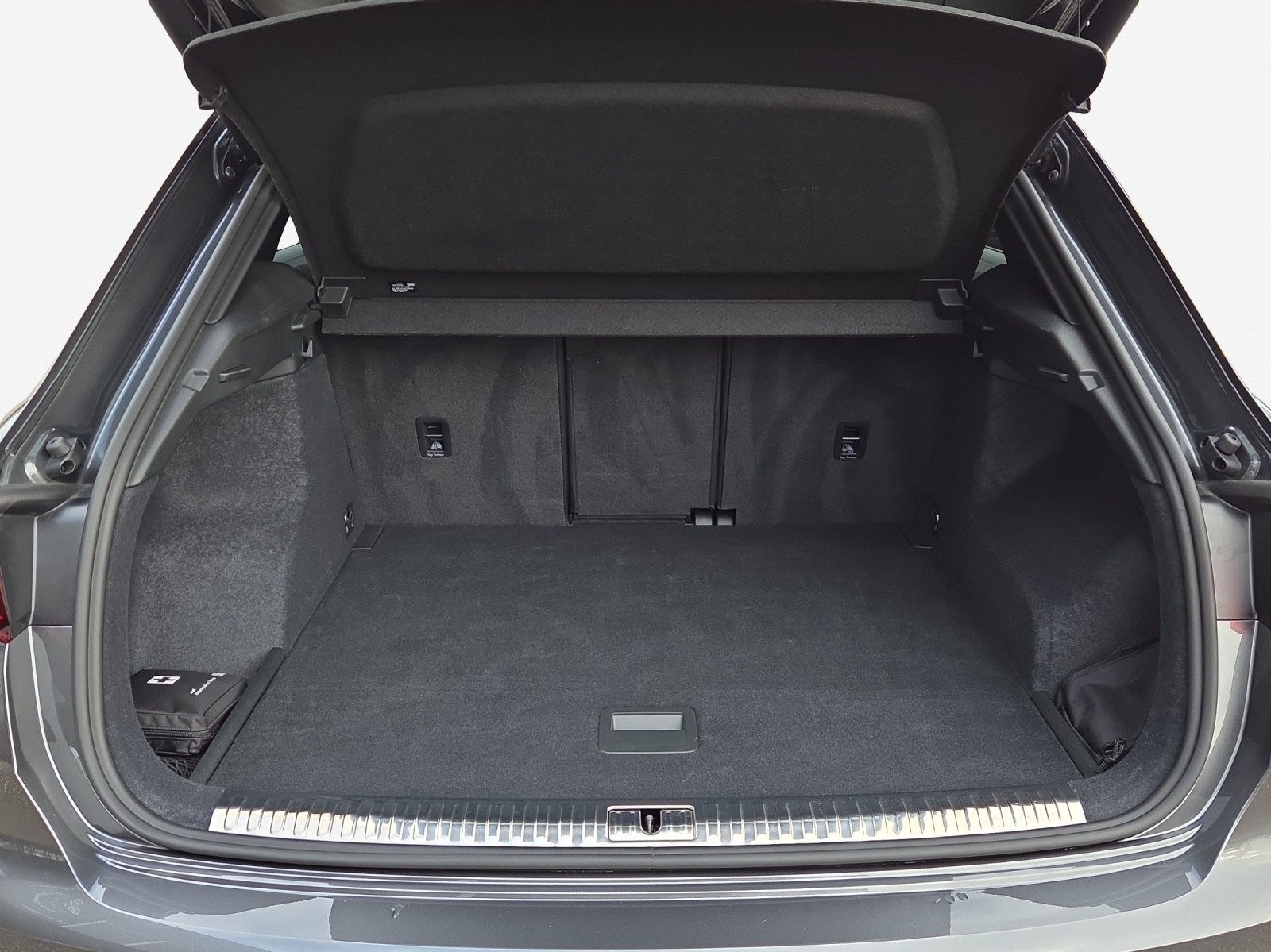 AUDI Q3 40 TFSI S line quattro S-tronic-image-12