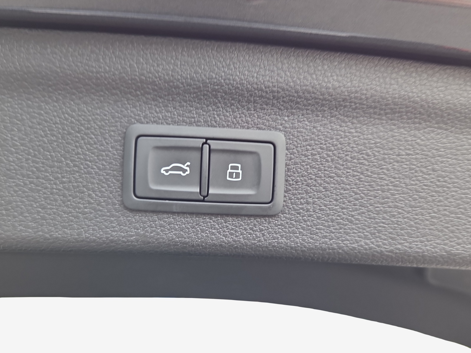 AUDI Q3 40 TFSI S line quattro S-tronic-image-13