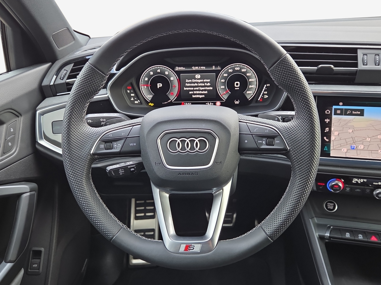 AUDI Q3 40 TFSI S line quattro S-tronic-image-9