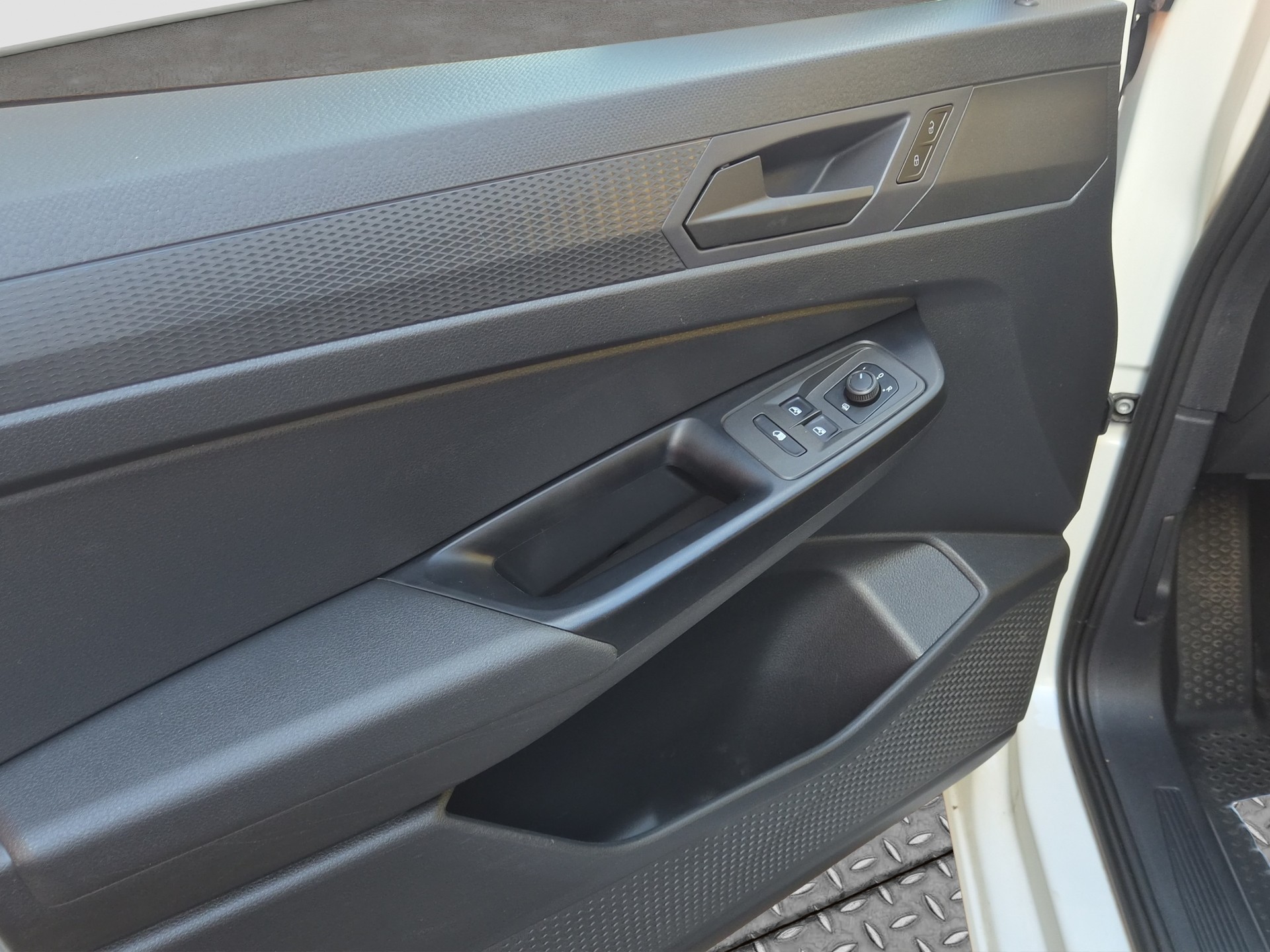 VW Caddy Cargo 2.0TDI Maxi 4Motion-image-14