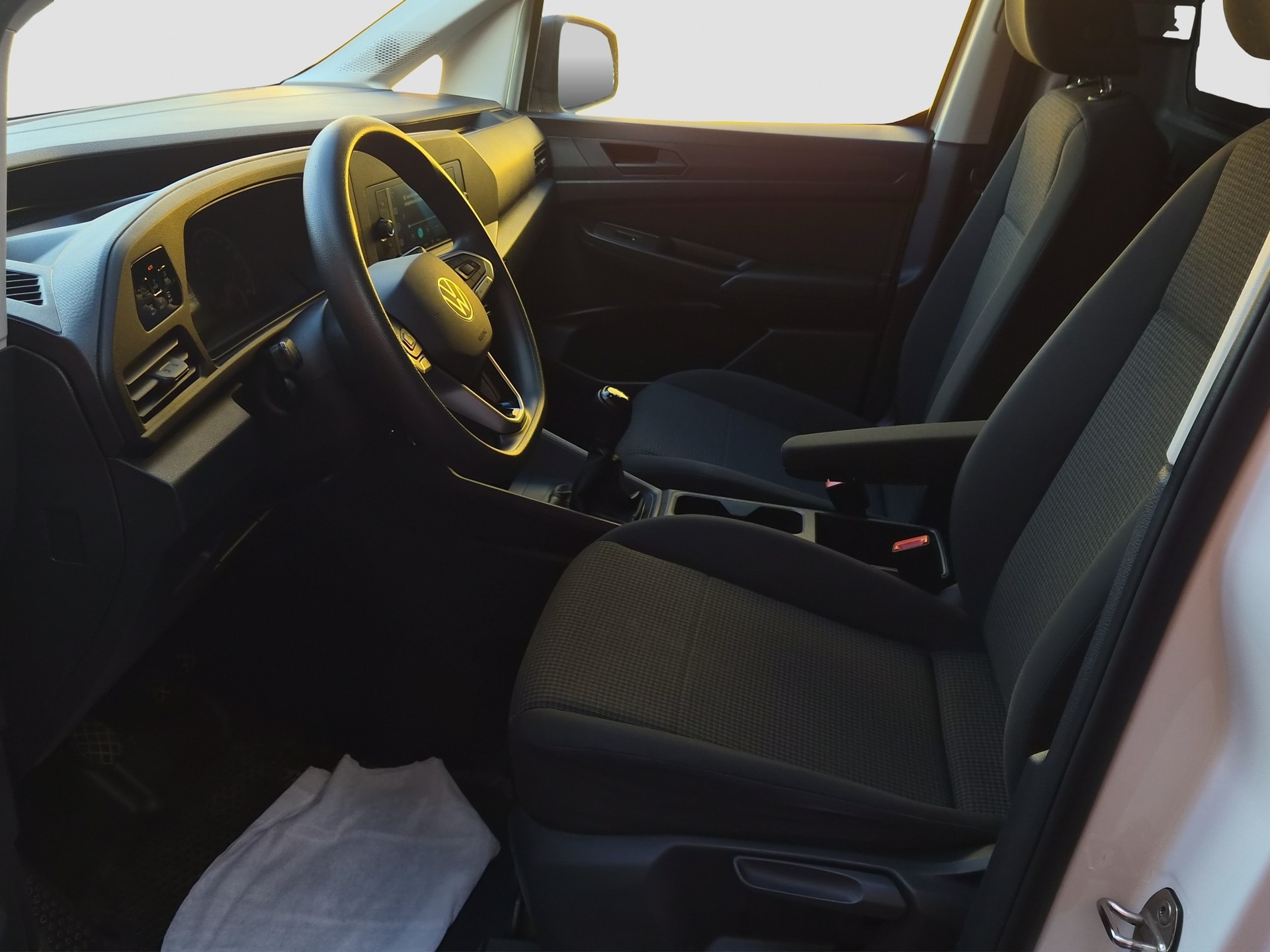 VW Caddy Cargo 2.0TDI Maxi 4Motion-image-9