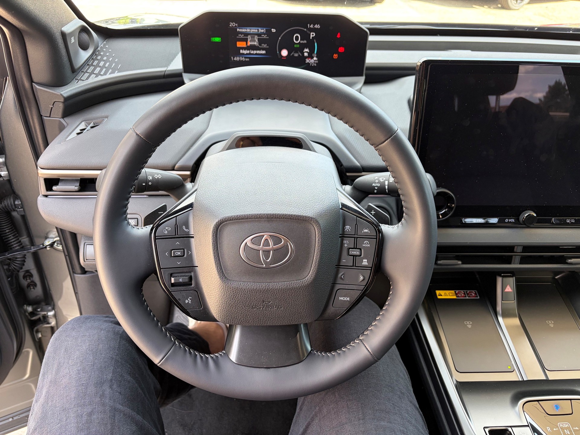 TOYOTA bZ4X Premium 71,4 kWh 4WD (incl. pack services)-image-10