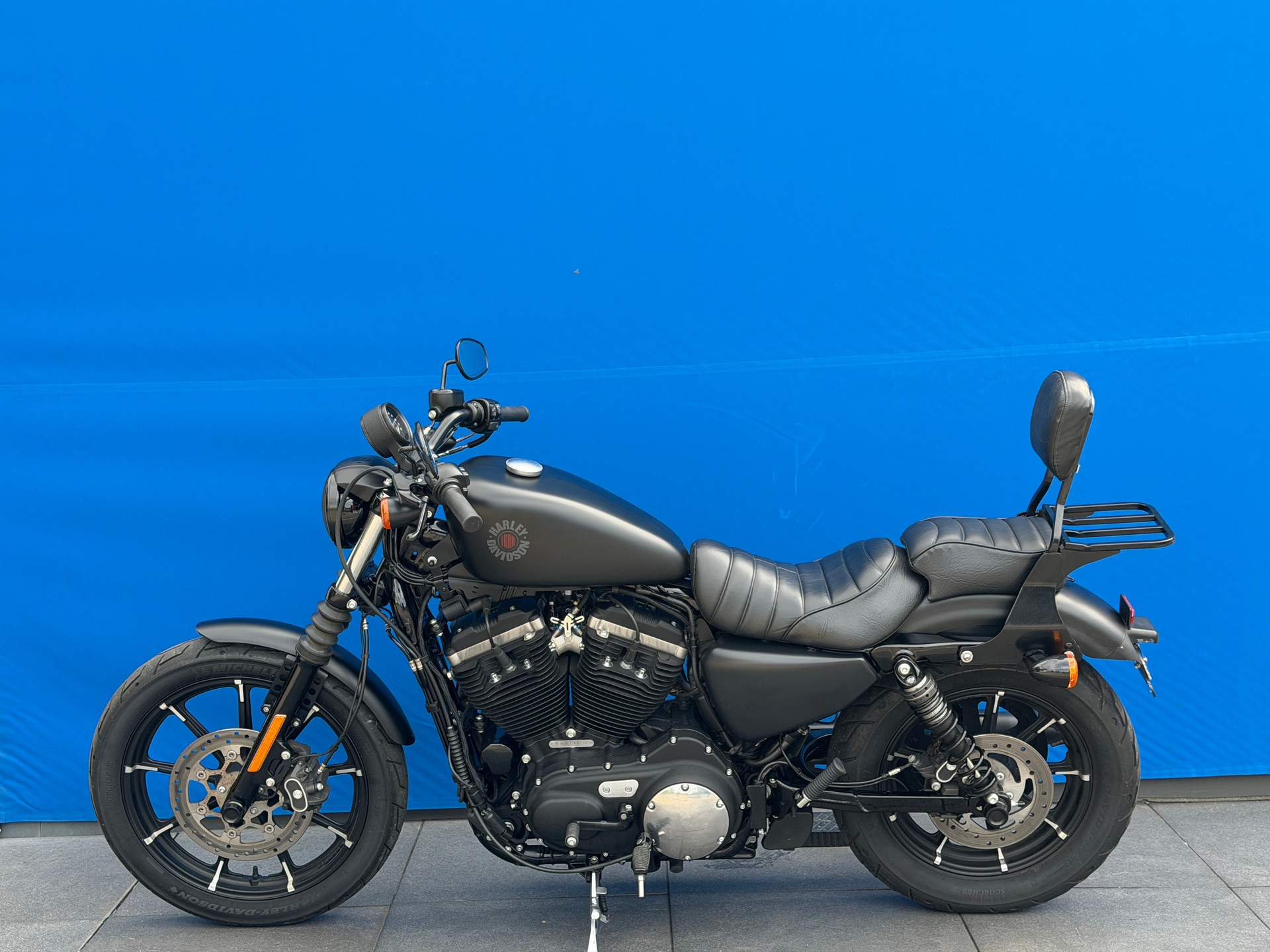 HARLEY-DAVIDSON XL 883 N Sportster Iron ABS-showroom-element-3