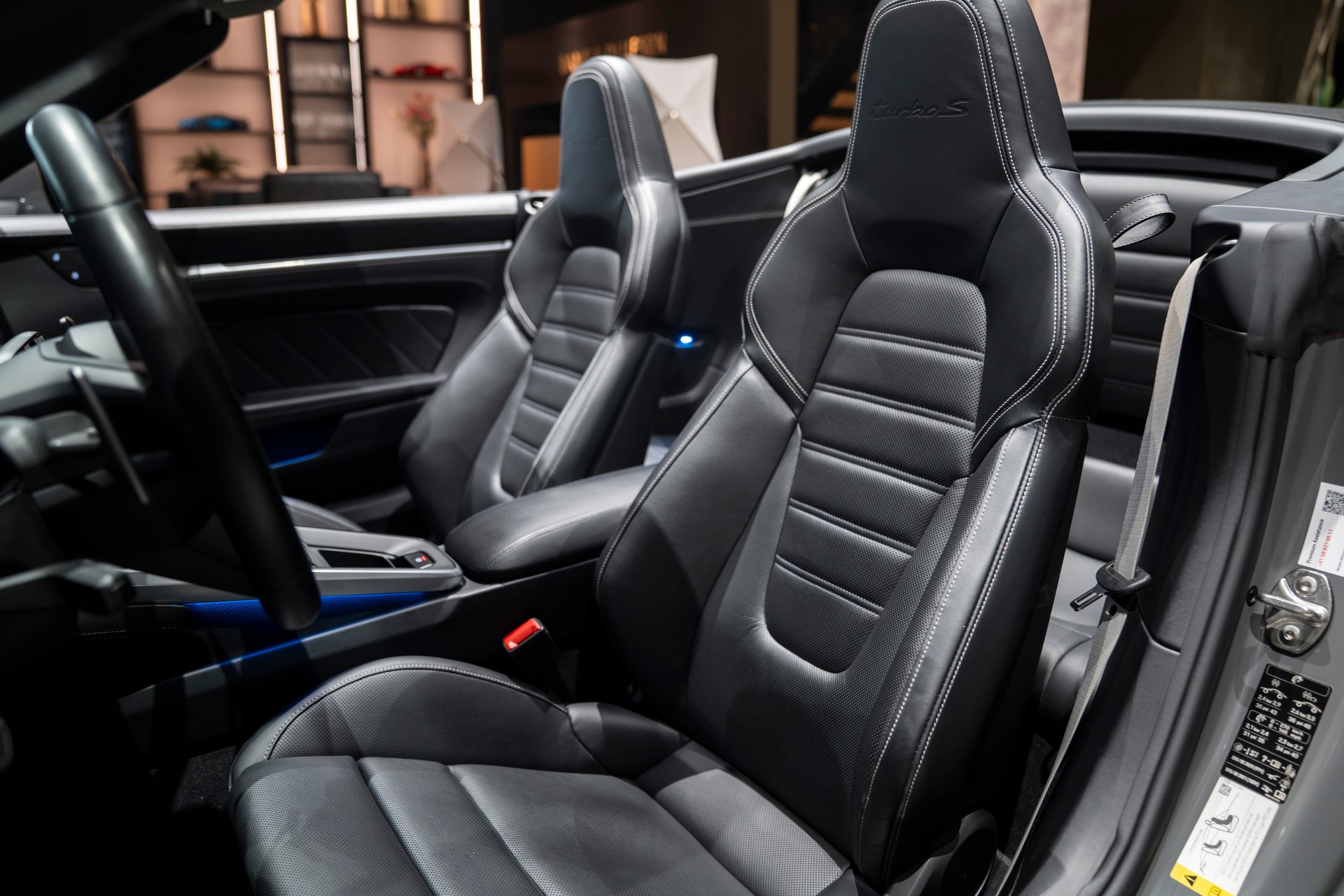 PORSCHE 911 Turbo S Cabriolet PDK-image-7