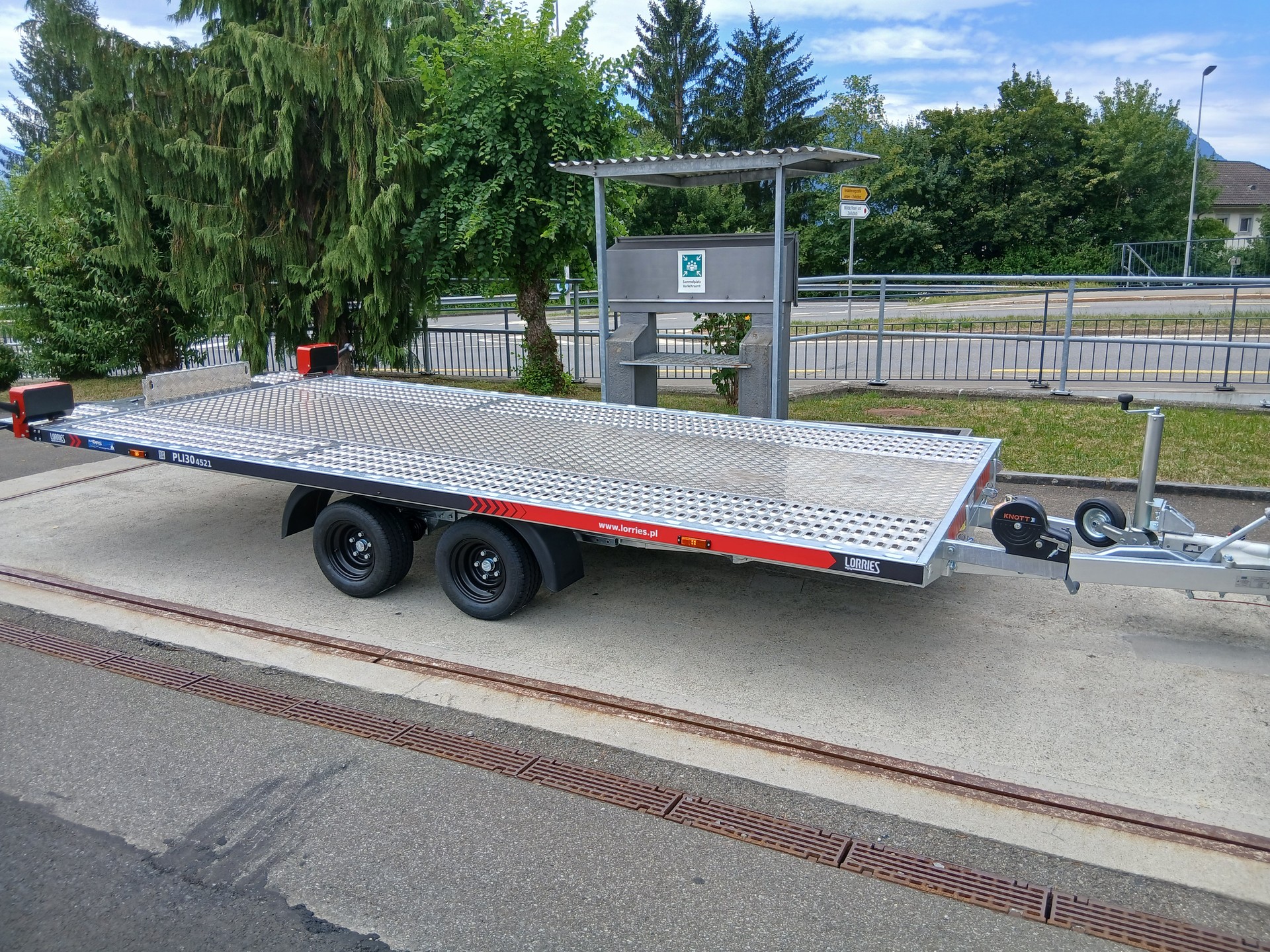 LORRIES PLI30-4521 mittig Riffelblech-image-2