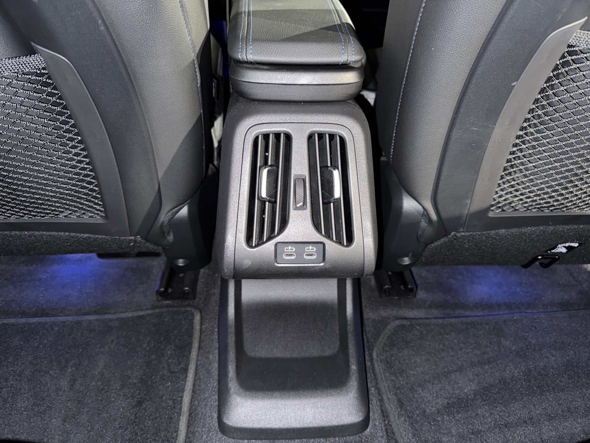 BMW 230e xDrive paddles Active Tourer M Sport-image-10