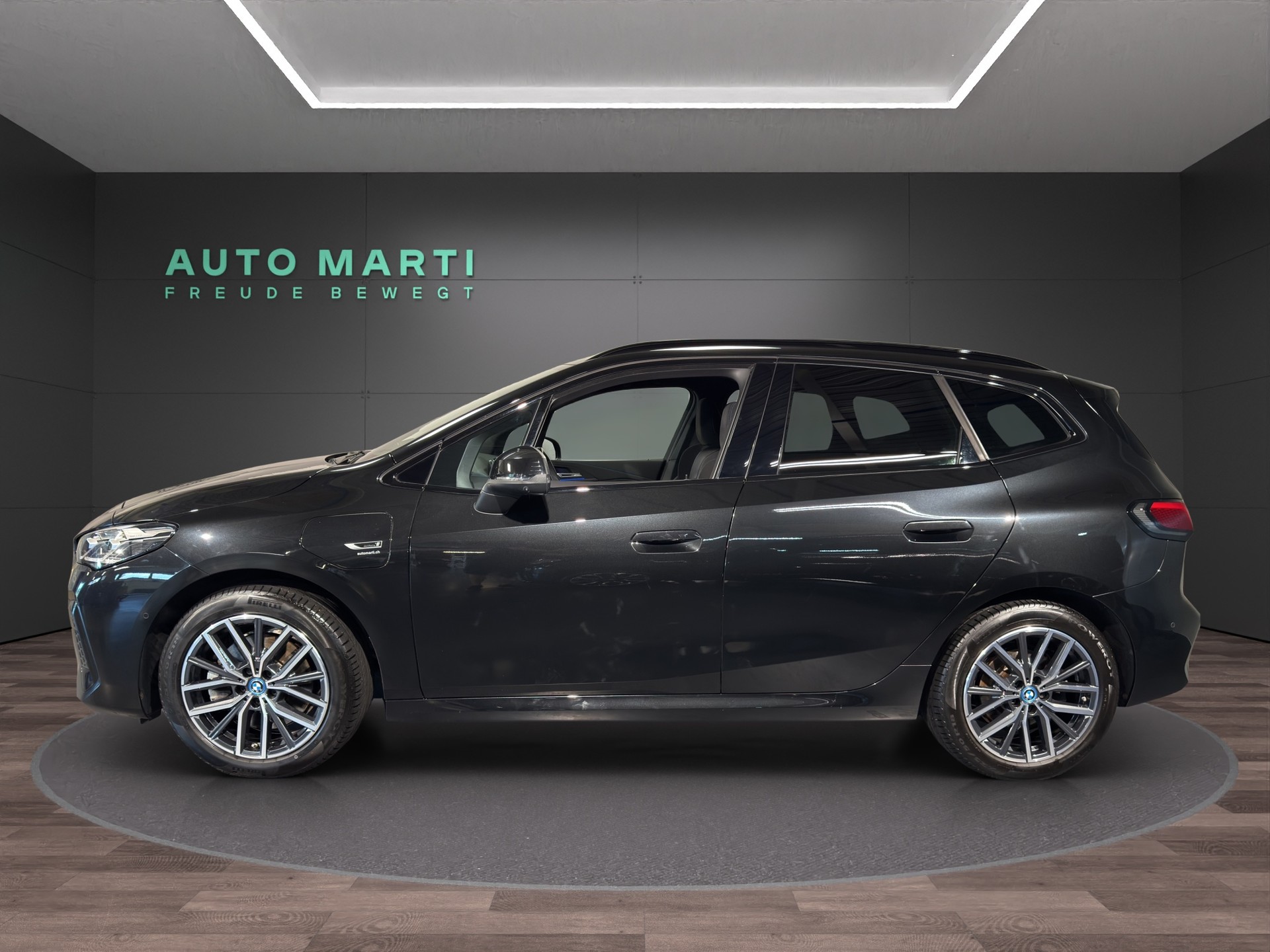 BMW 230e xDrive paddles Active Tourer M Sport-showroom-element-2