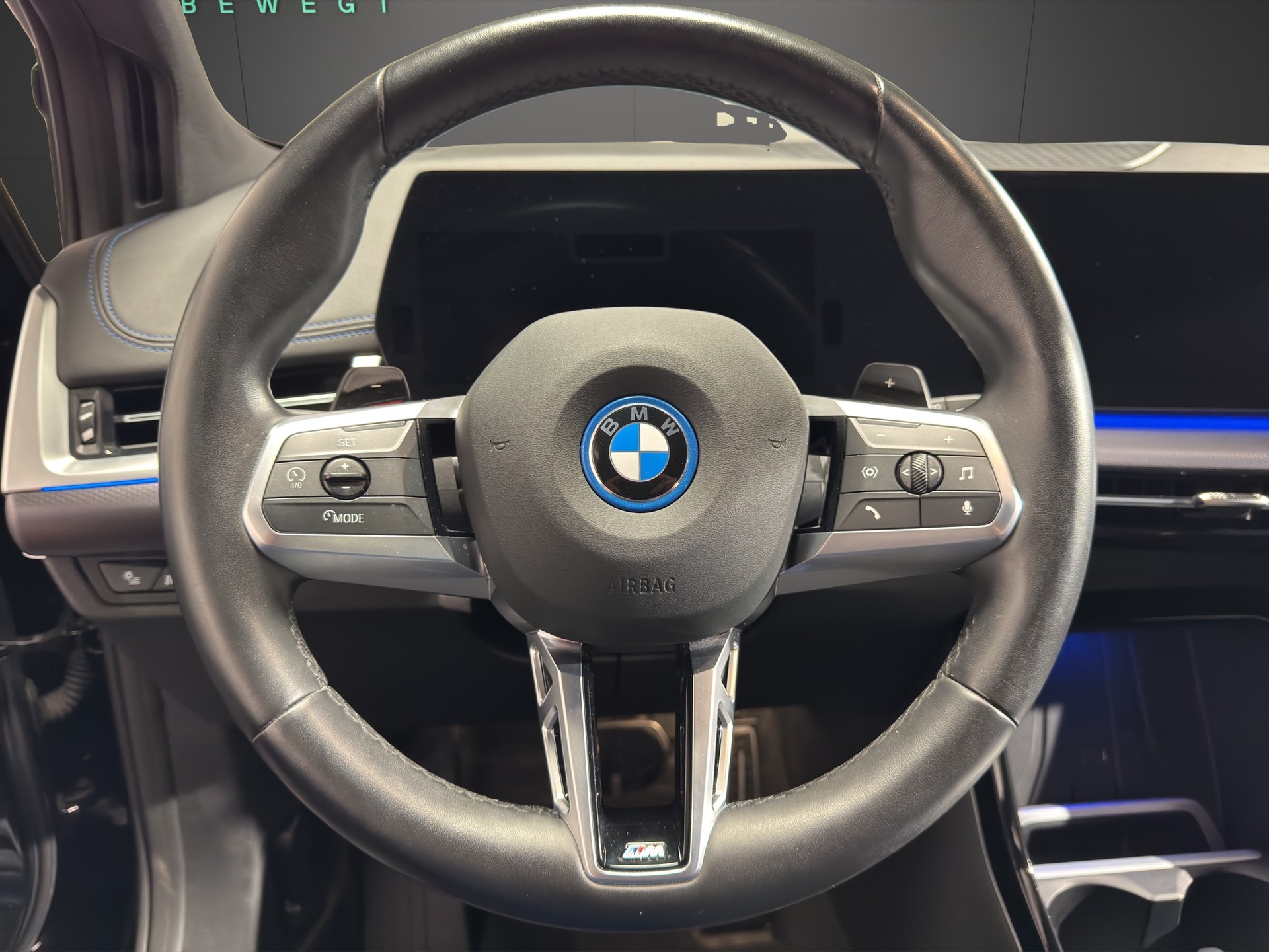 BMW 230e xDrive paddles Active Tourer M Sport-image-14