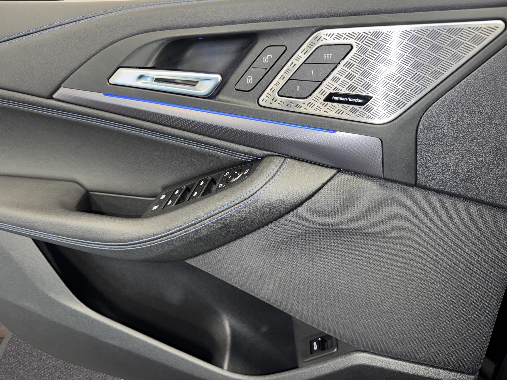 BMW 230e xDrive paddles Active Tourer M Sport-image-12