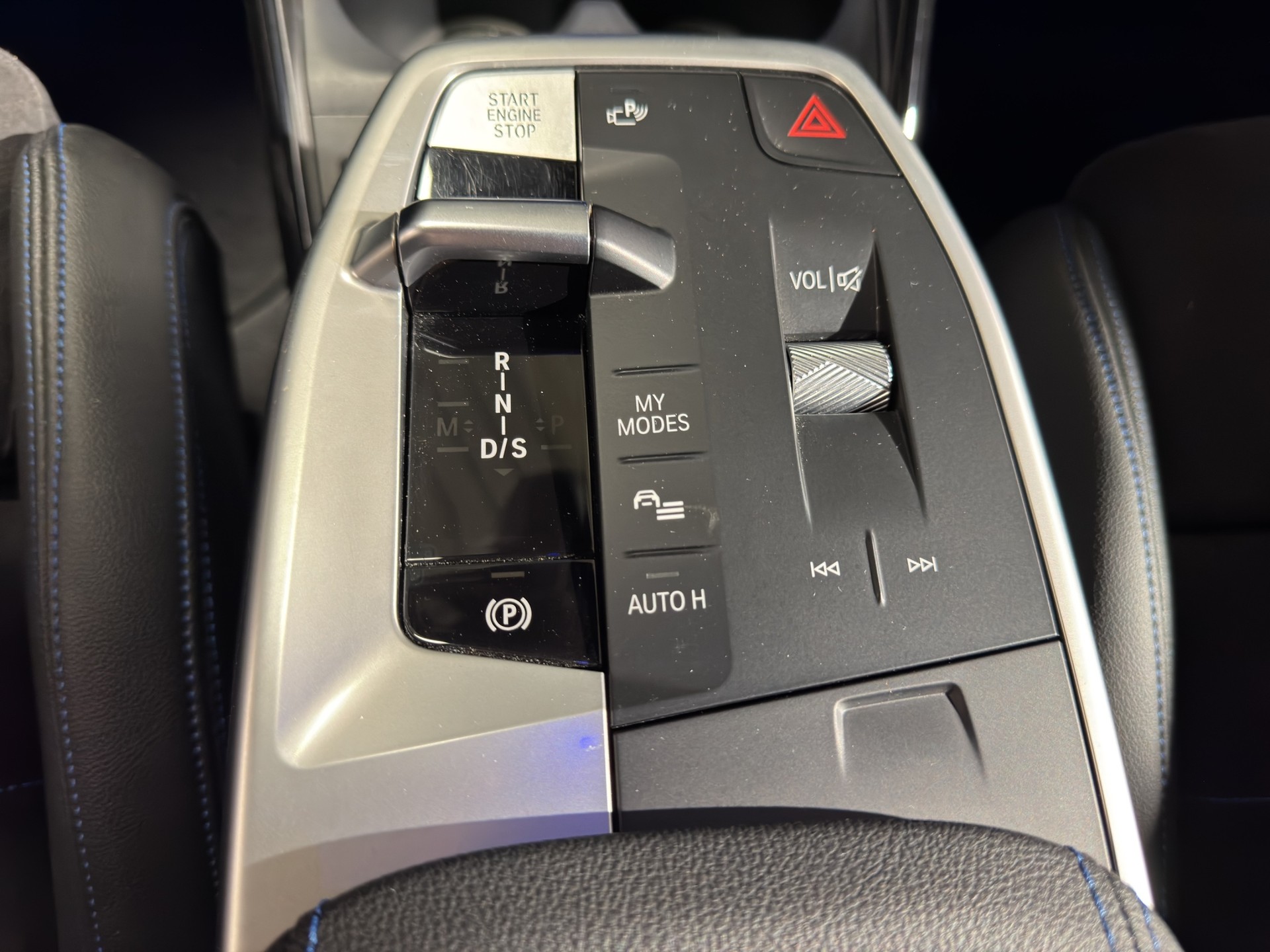 BMW 230e xDrive paddles Active Tourer M Sport-image-11