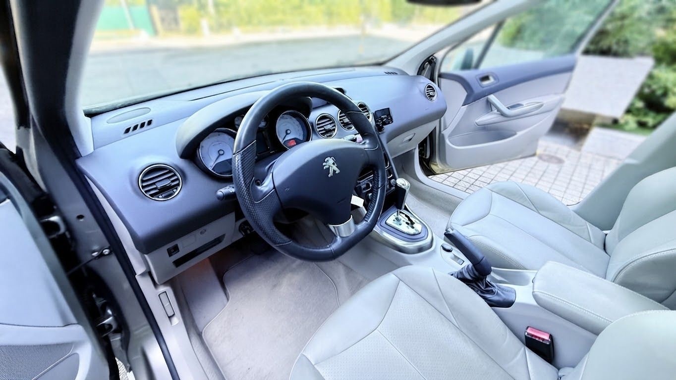 PEUGEOT 308 1.6 16V Turbo Allure Automatic-image-7