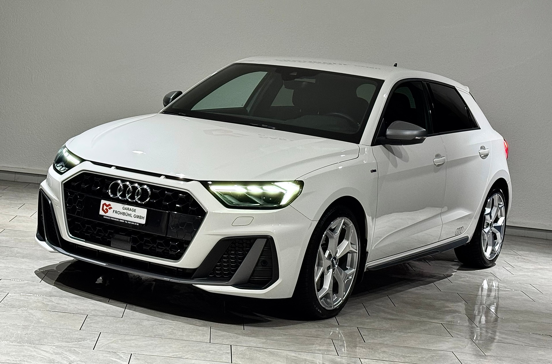 AUDI A1 Sportback 40 TFSI S Line S-tronic-image-0