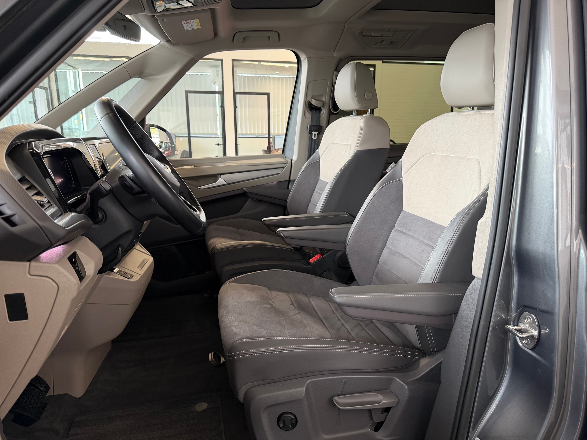 VW Multivan 2.0 TDI Life EDITON DSG-image-13