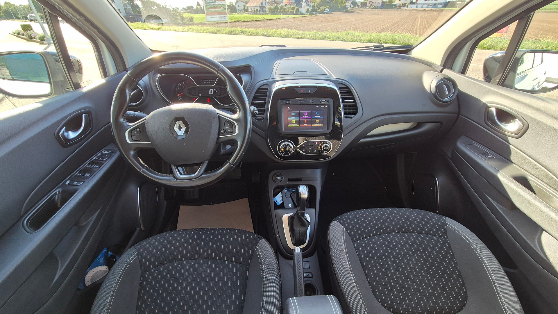 RENAULT Captur 1.2 T 16V Intens EDC-image-4