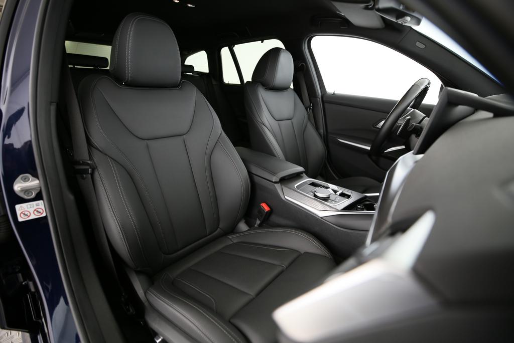 BMW 330e xDrive Touring-image-15