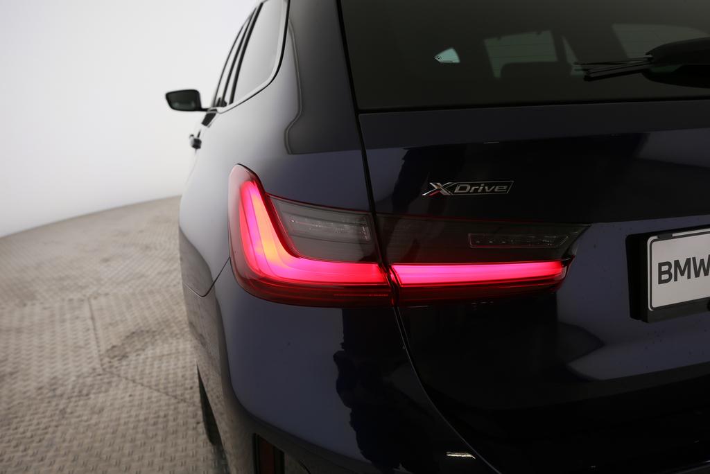 BMW 330e xDrive Touring-image-18
