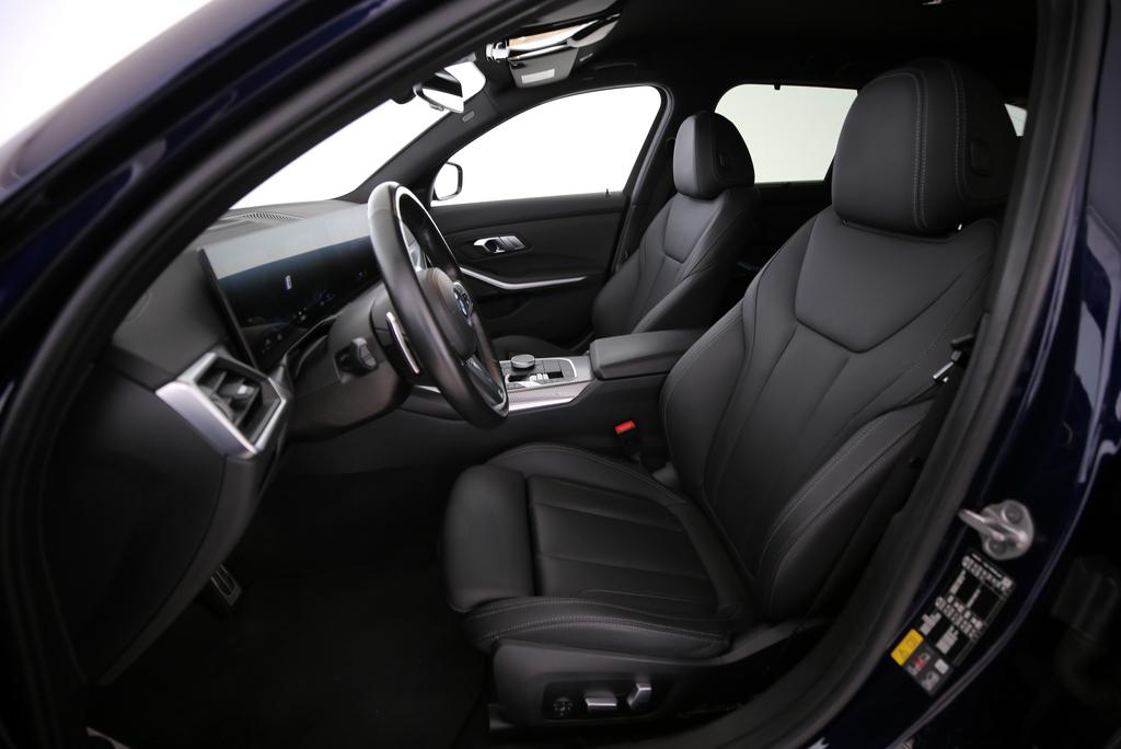 BMW 330e xDrive Touring-image-3