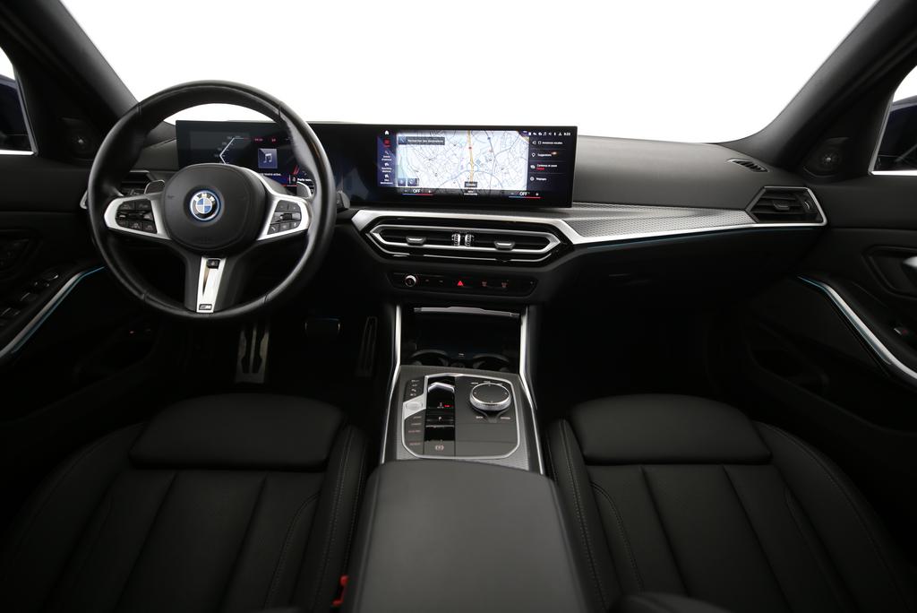 BMW 330e xDrive Touring-image-5