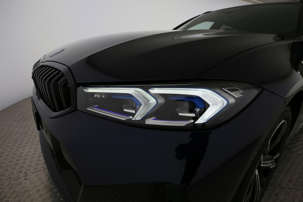 BMW 330e xDrive Touring-image-17