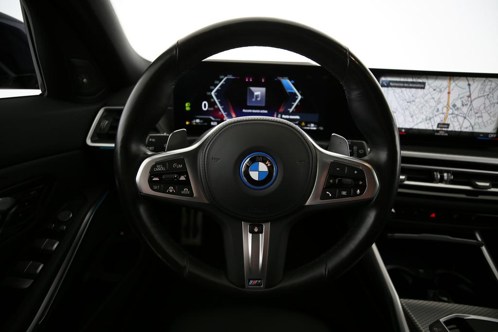 BMW 330e xDrive Touring-image-6