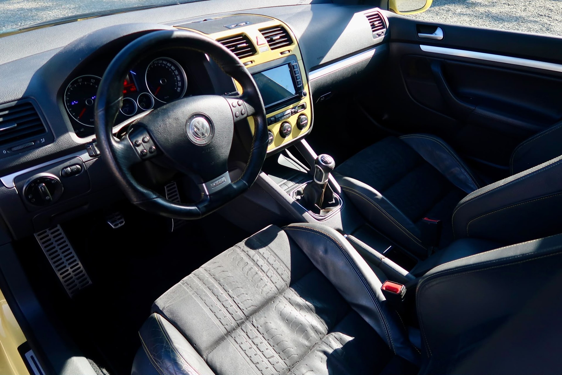 VW Golf 2.0 TFSI GTI Pirelli-image-9