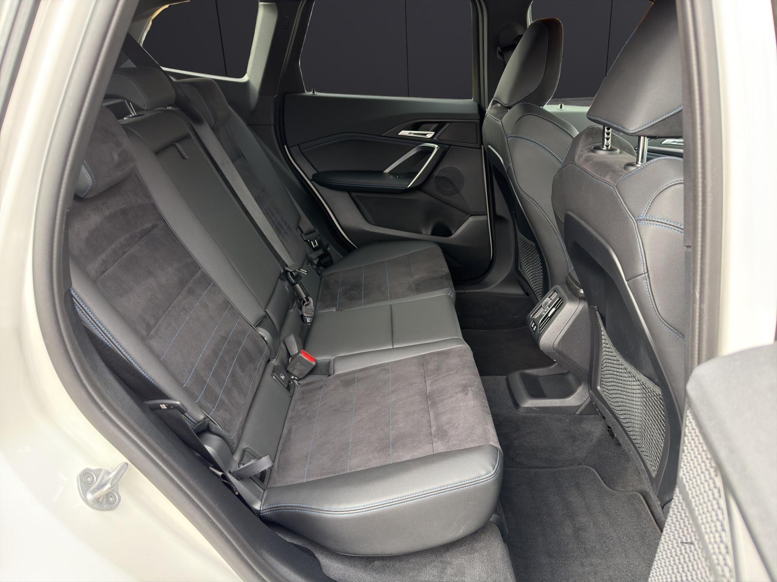 BMW X1 U11 20i sDrive paddles-image-13