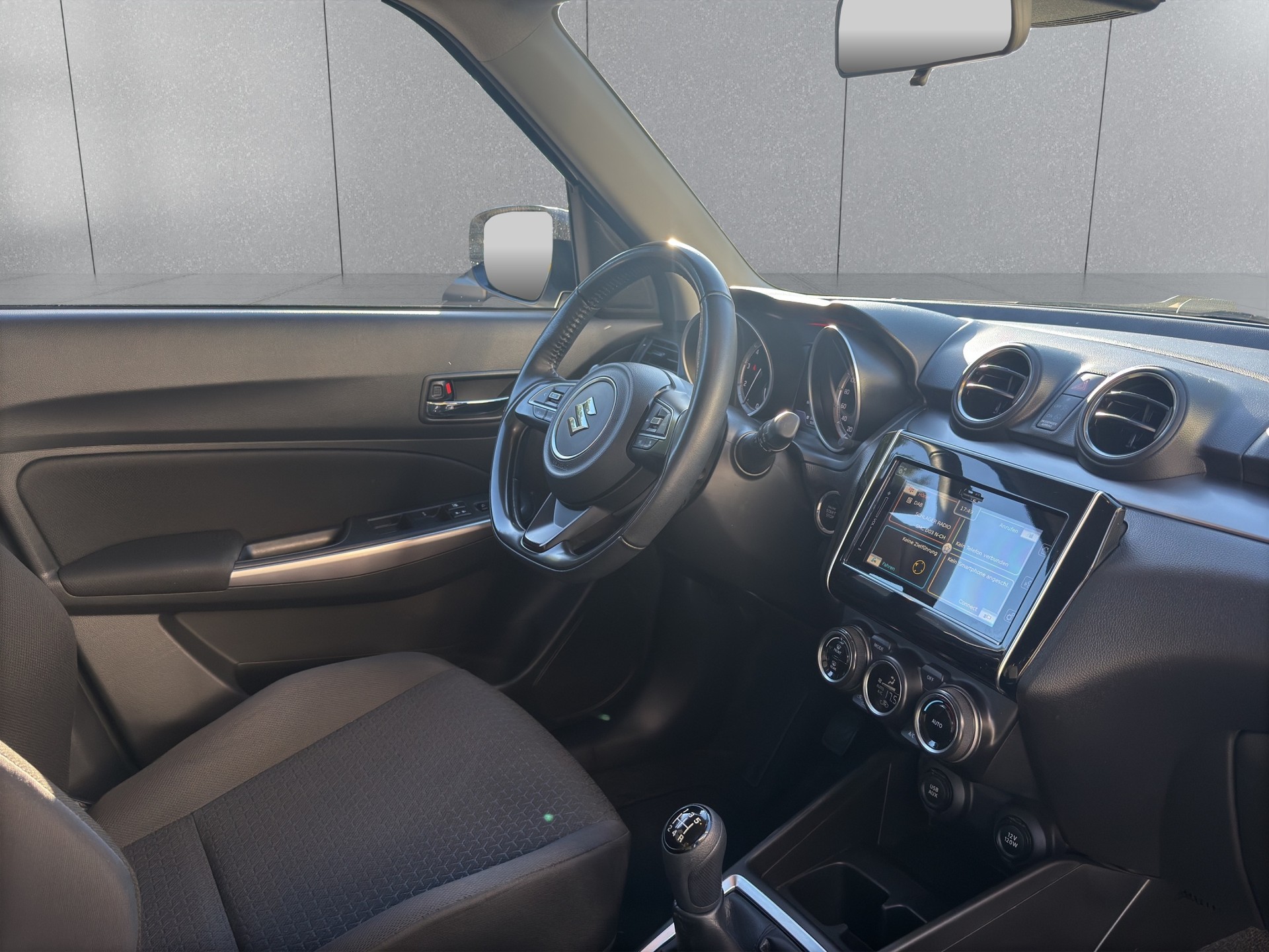 SUZUKI Swift 1.2 Compact Top 4x4 Hybrid-image-6