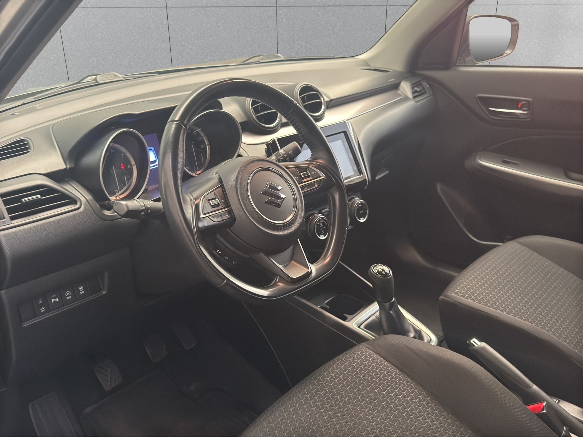 SUZUKI Swift 1.2 Compact Top 4x4 Hybrid-image-10