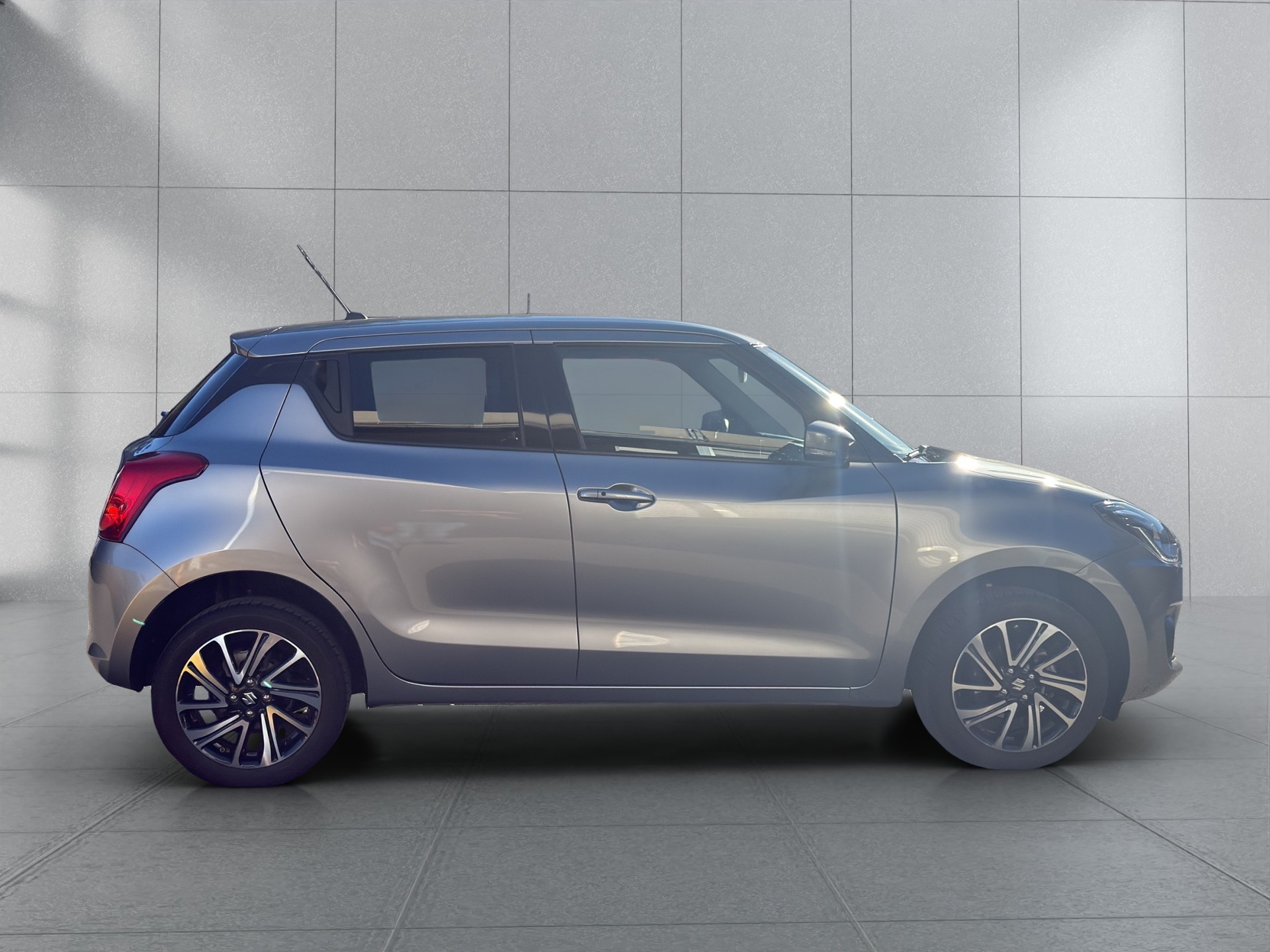 SUZUKI Swift 1.2 Compact Top 4x4 Hybrid-image-4