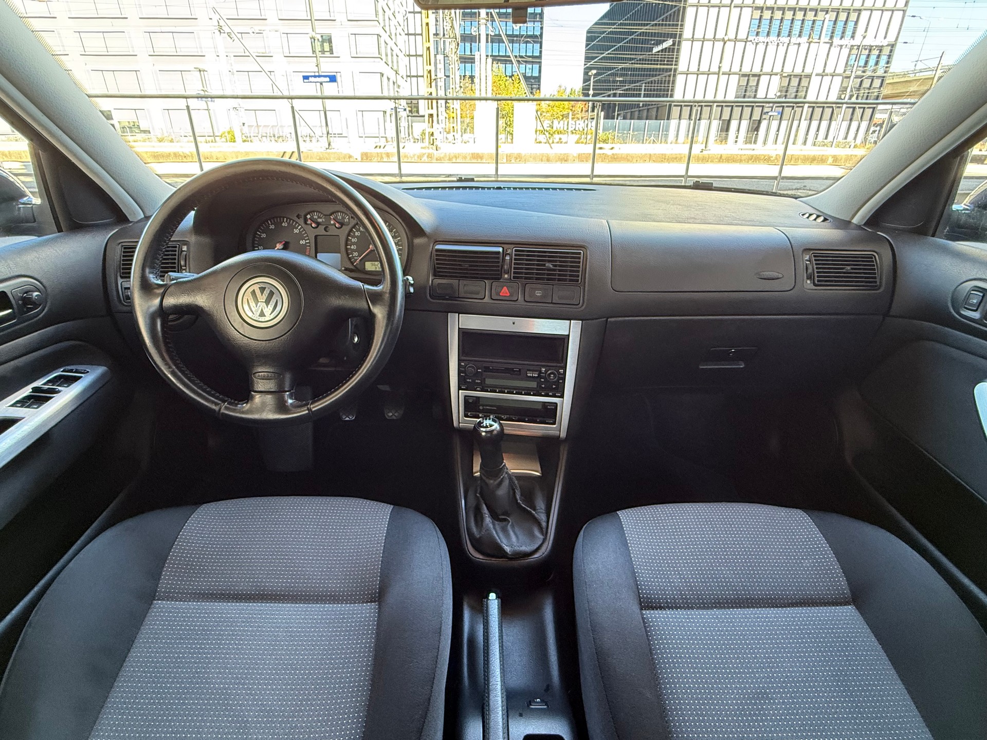 VW Golf 1.6 16V Pacific-image-9