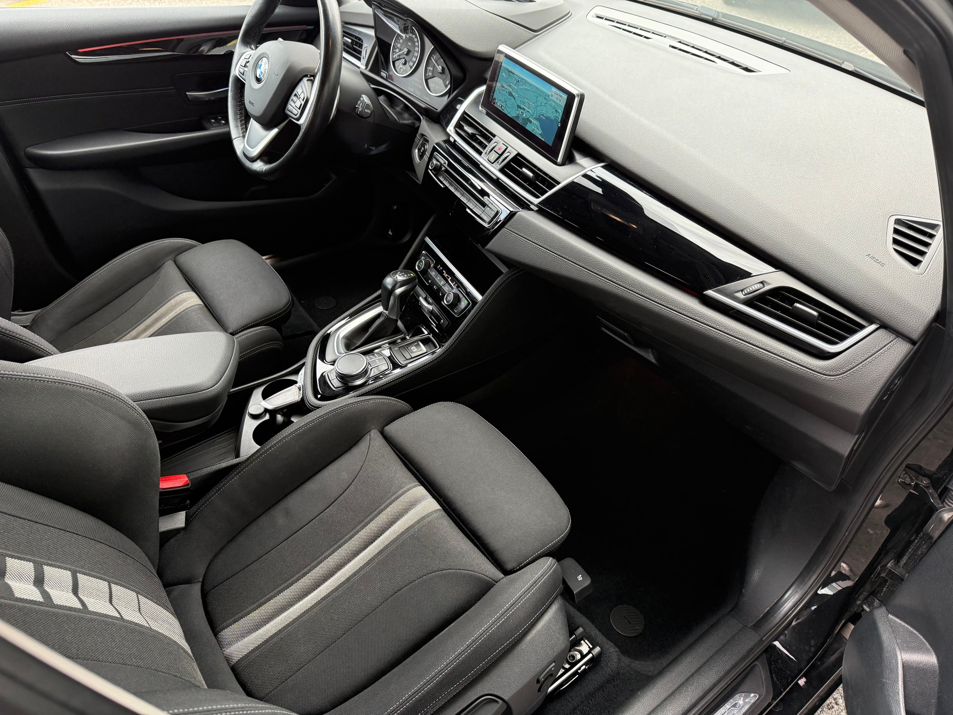 BMW 218d Active Tourer Sport Line Steptronic-image-14