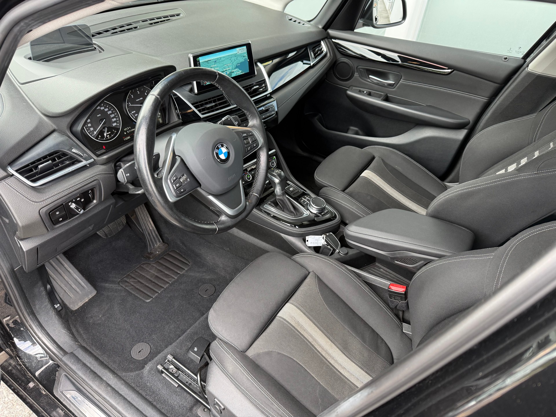 BMW 218d Active Tourer Sport Line Steptronic-image-8