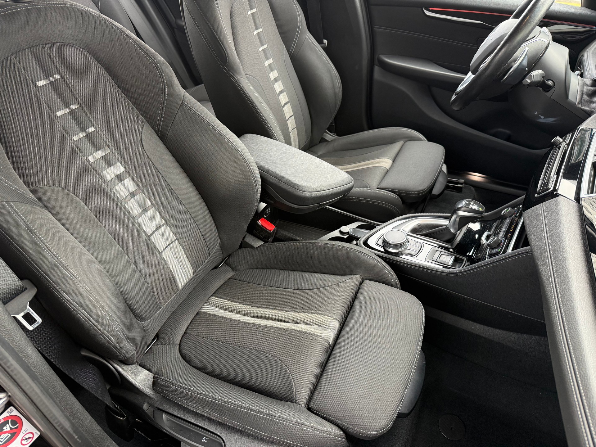 BMW 218d Active Tourer Sport Line Steptronic-image-16