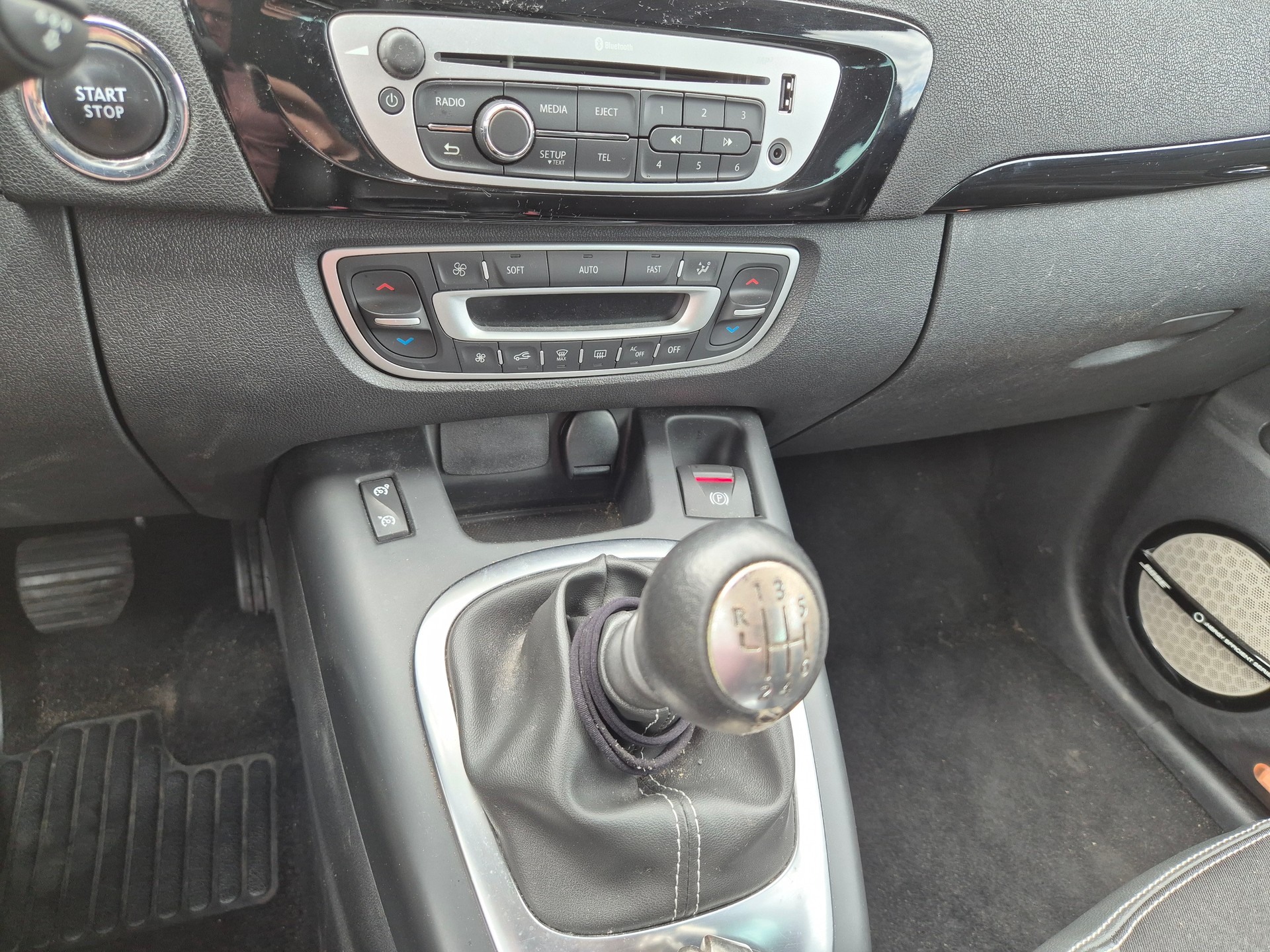 RENAULT Grand Scénic 1.2 16V Turbo Swiss Edition-image-9