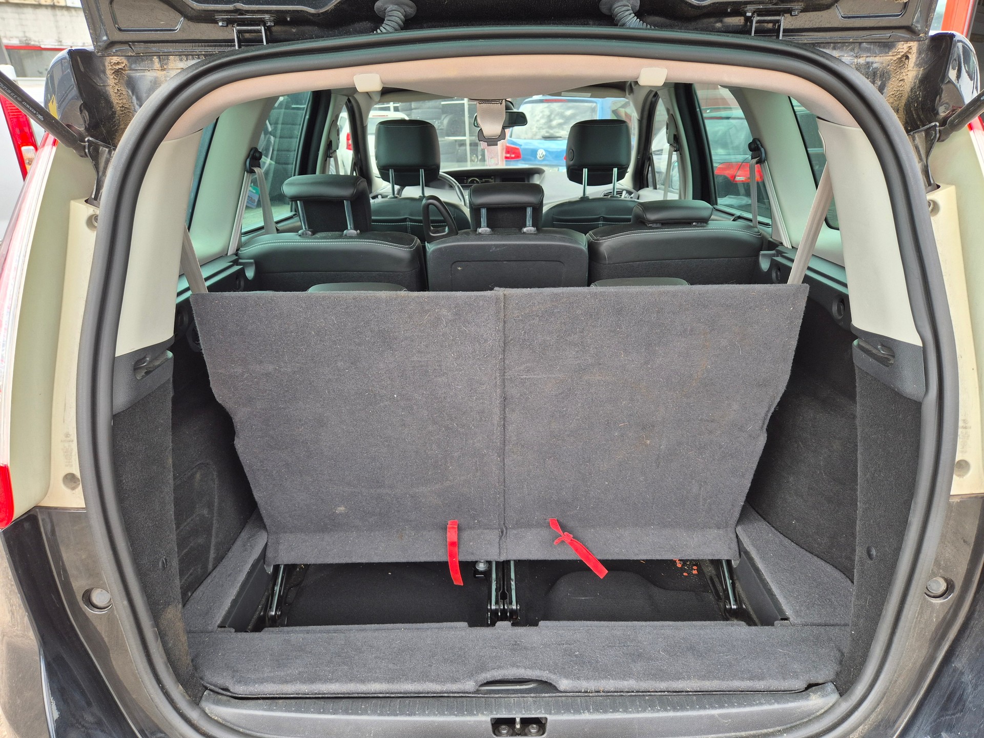RENAULT Grand Scénic 1.2 16V Turbo Swiss Edition-image-12