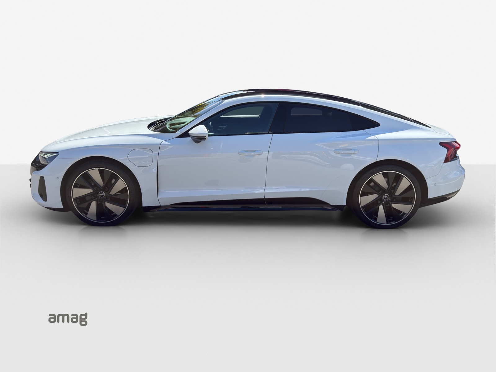 AUDI e-tron GT quattro-showroom-element-1