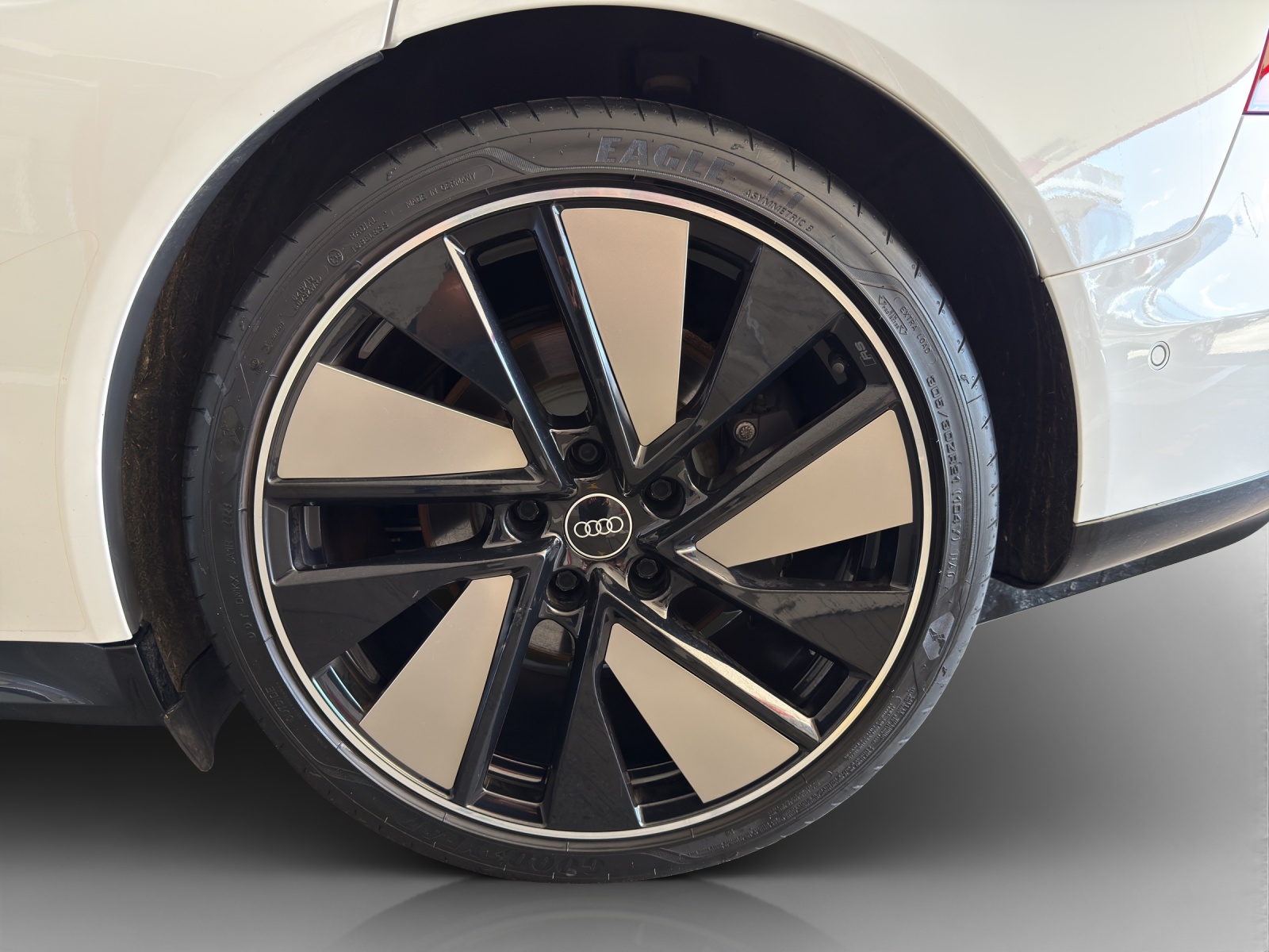 AUDI e-tron GT quattro-image-15