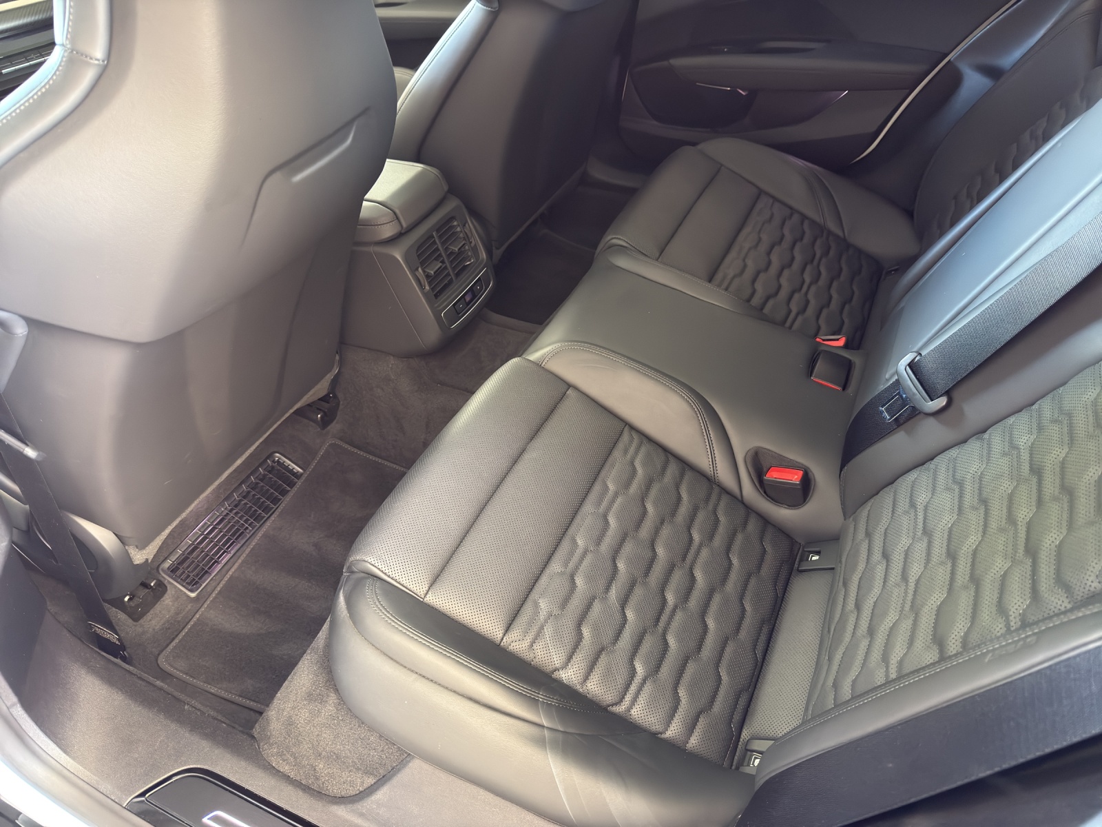 AUDI e-tron GT quattro-image-12