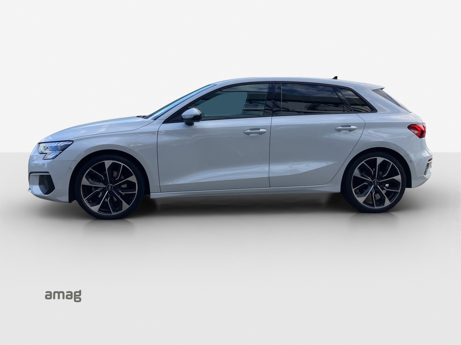 AUDI A3 Sportback 35 TFSI Attraction S-tronic-image-1