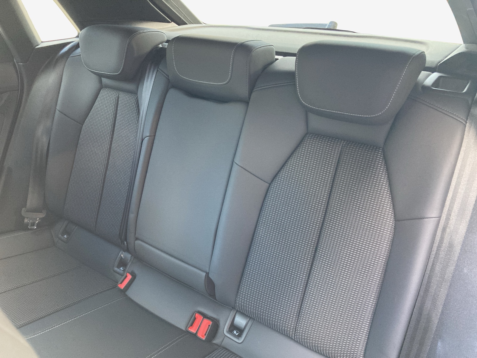 AUDI A3 Sportback 35 TFSI Attraction S-tronic-image-11