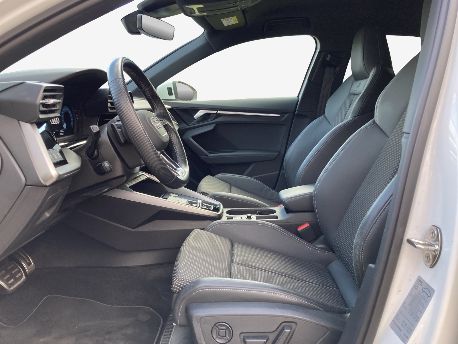 AUDI A3 Sportback 35 TFSI Attraction S-tronic-image-7
