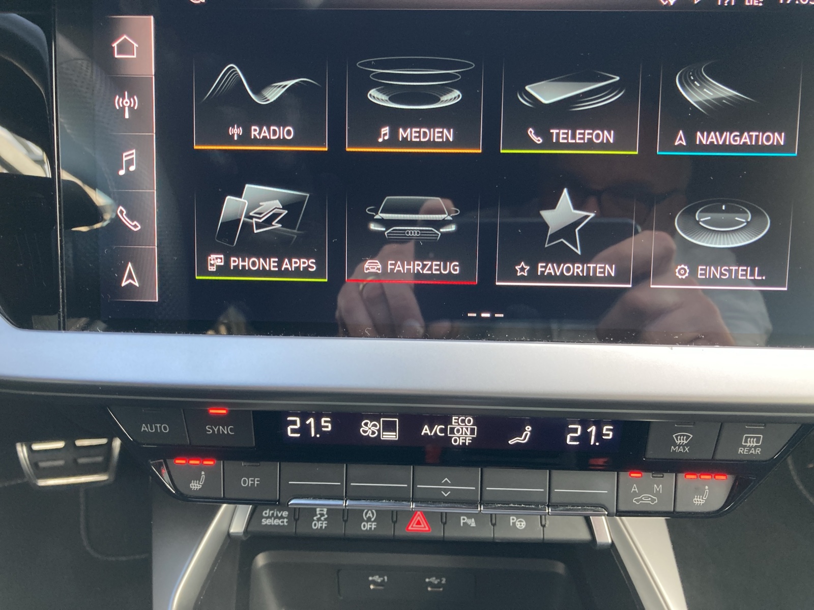 AUDI A3 Sportback 35 TFSI Attraction S-tronic-image-10